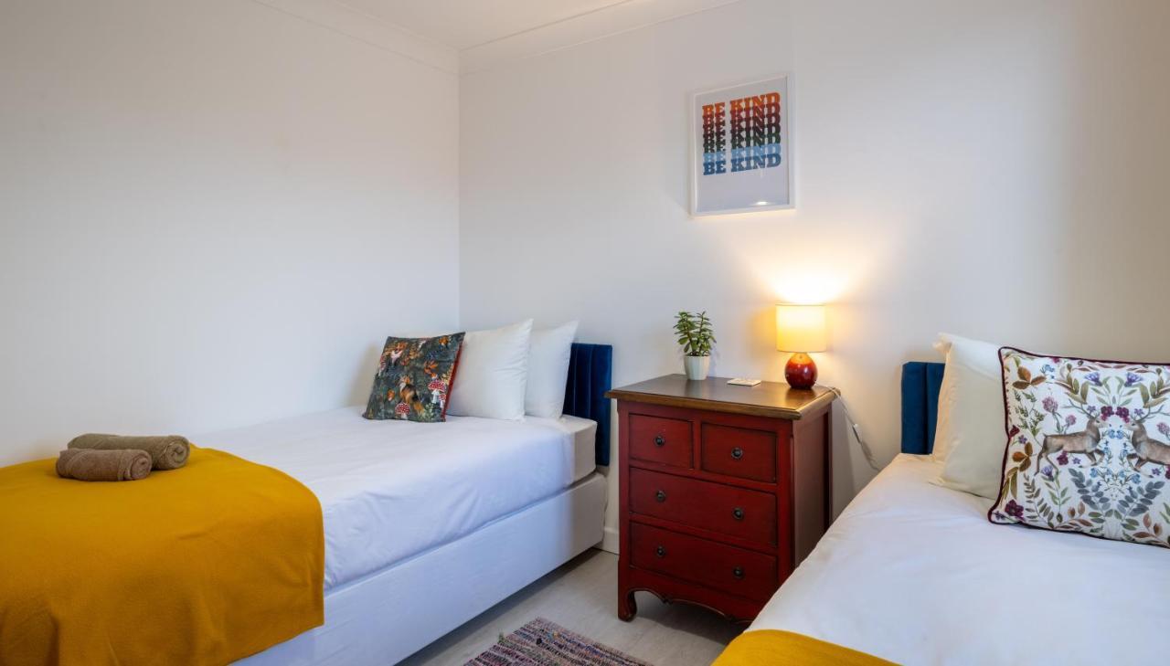 Beautiful House In South Cambridge, 14-Min Drive To The City Centre, Free Parking, No Sofabeds, Sleeps 6 Exterior foto